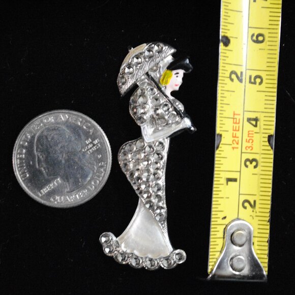 Vintage Strolling Victorian Lady with Parasol Figural Brooch with Enamel Paint - Picture 6 of 6